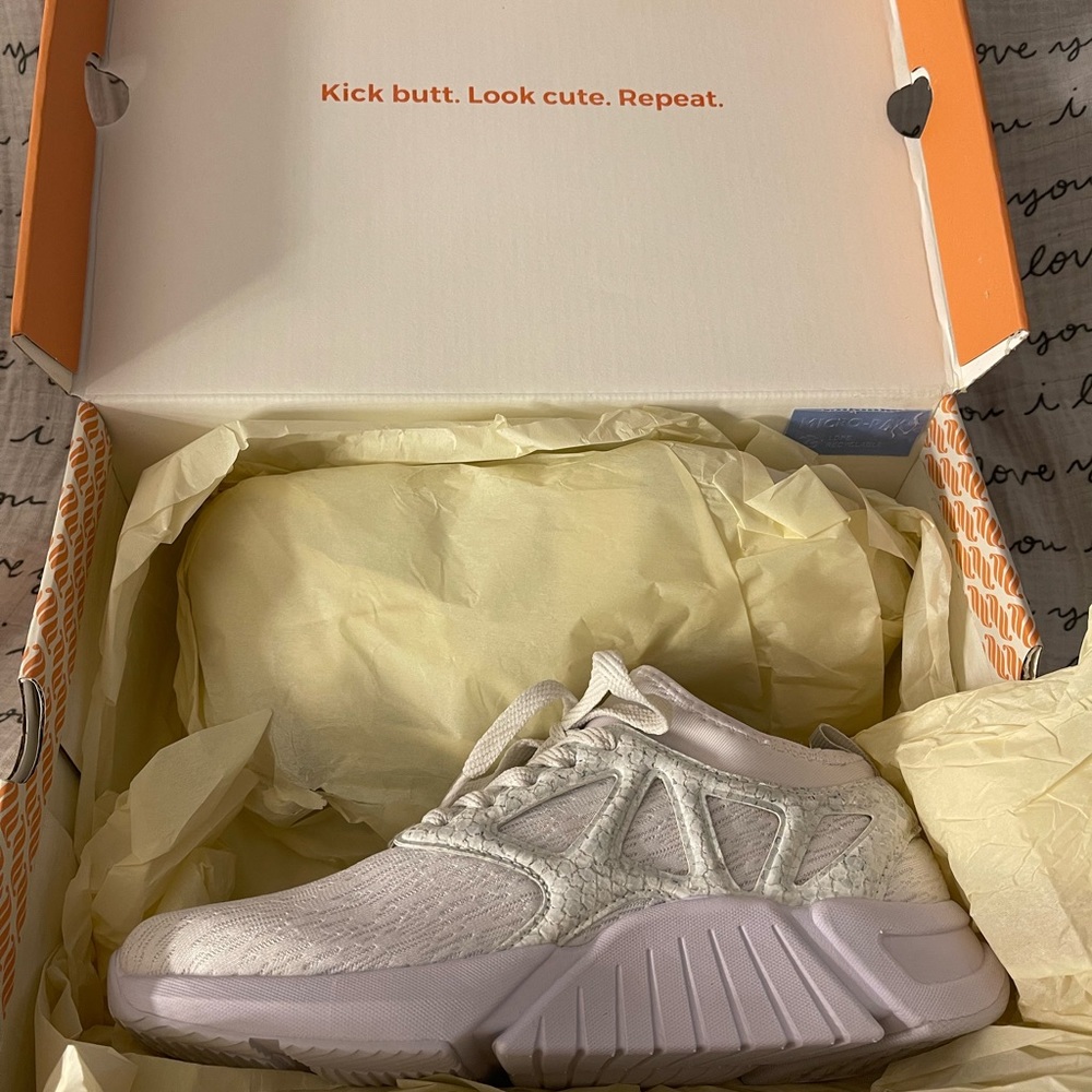 Fabletics Redando Performance Sneaker - Picture 3 of 3